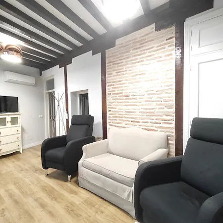 Апартаменти Tres Culturas *